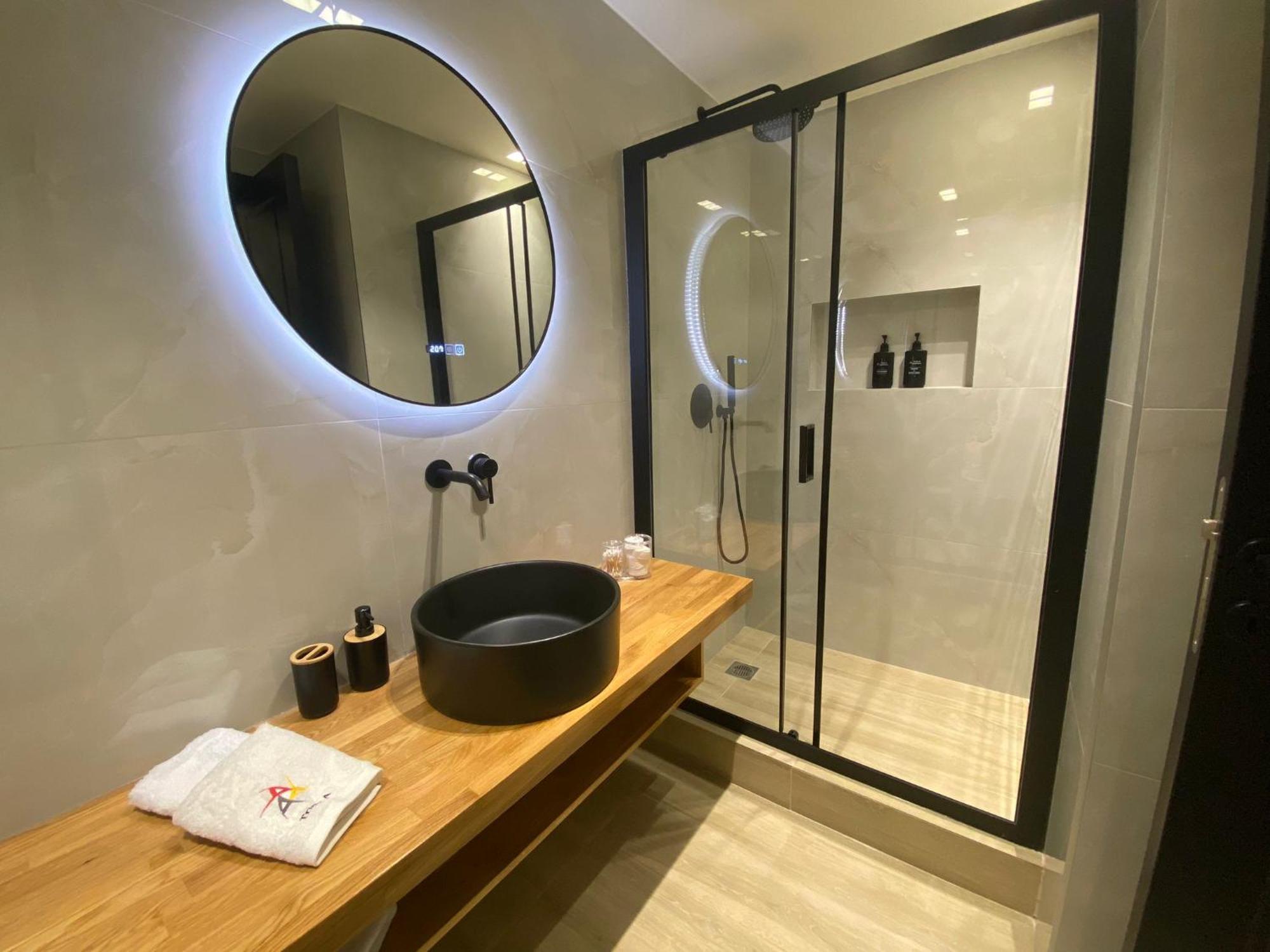 Triple A - Near Ermou Shopping Street - Family Hospitality - Free Parking! Aparthotel Athena Bagian luar foto
