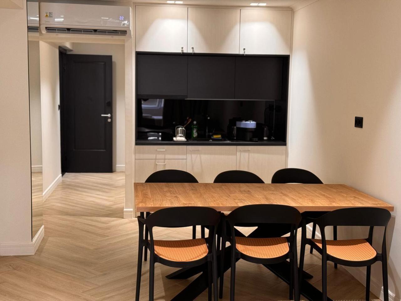 Triple A - Near Ermou Shopping Street - Family Hospitality - Free Parking! Aparthotel Athena Bagian luar foto